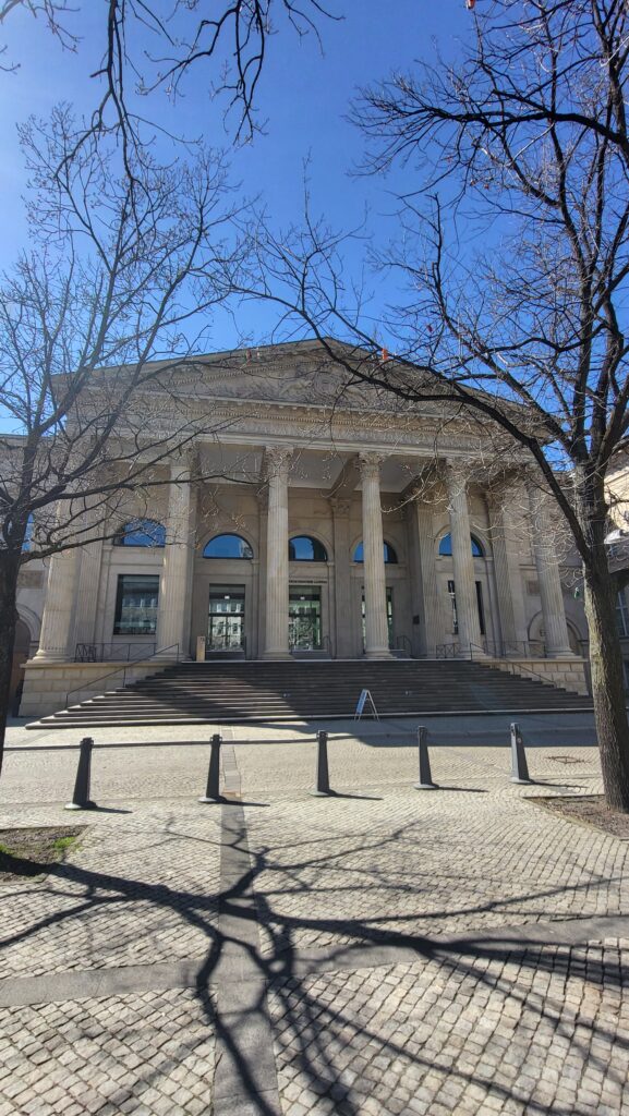 Rückenschule im Alltag – warum sie für alle Berufsgruppen wichtig ist